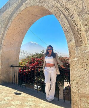 Vanessa Terkes Instagram - Gracias por tanto mi querida Arequipa 🤍 Fue un viaje lleno de aprendizaje, amistad, inclusión, sonrisas, deliciosa comida, extraordinario clima y gente maravillosa entre muchasss otras cosas. Me quede con ganas de regresar pronto. Gracias! Gracias , Gracias 🤟