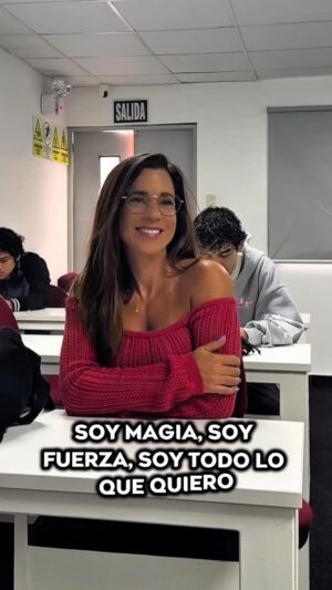 Vanessa Terkes Instagram - La canción con la que me despierto todas las mañanas 😎