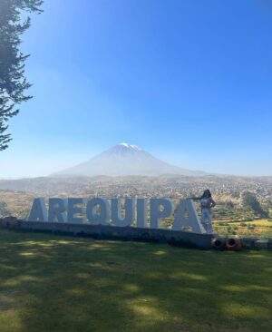 Vanessa Terkes Instagram - Gracias por tanto mi querida Arequipa 🤍 Fue un viaje lleno de aprendizaje, amistad, inclusión, sonrisas, deliciosa comida, extraordinario clima y gente maravillosa entre muchasss otras cosas. Me quede con ganas de regresar pronto. Gracias! Gracias , Gracias 🤟