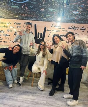 Vanessa Terkes Instagram - Gracias por tanto mi querida Arequipa 🤍 Fue un viaje lleno de aprendizaje, amistad, inclusión, sonrisas, deliciosa comida, extraordinario clima y gente maravillosa entre muchasss otras cosas. Me quede con ganas de regresar pronto. Gracias! Gracias , Gracias 🤟