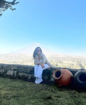 Vanessa Terkes Instagram - Gracias por tanto mi querida Arequipa 🤍 Fue un viaje lleno de aprendizaje, amistad, inclusión, sonrisas, deliciosa comida, extraordinario clima y gente maravillosa entre muchasss otras cosas. Me quede con ganas de regresar pronto. Gracias! Gracias , Gracias 🤟