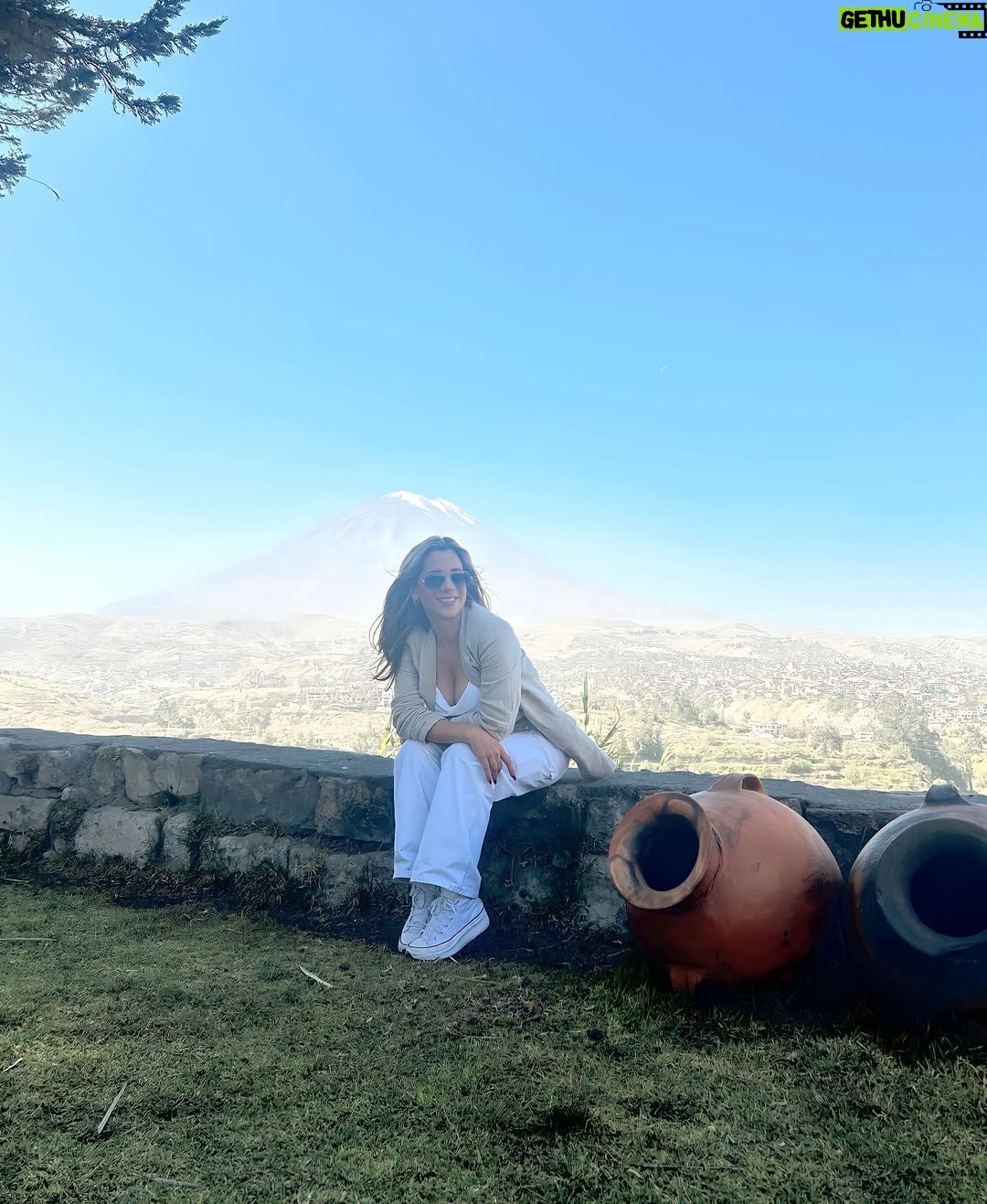 Vanessa Terkes - 9.5K Likes - Gracias por tanto mi querida Arequipa 🤍 Fue un viaje lleno de aprendizaje, amistad, inclusión, sonrisas, deliciosa comida, extraordinario clima y gente maravillosa entre muchasss otras cosas. Me quede con ganas de regresar pronto. Gracias! Gracias , Gracias 🤟