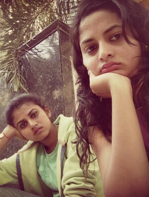Vani YM Instagram - ಮಕ್ಕಳಾಗಿ ಇದ್ದಾಗಿನಿಂದ ನಿಂಗೊಂದು ಮಗು ಅಗೋವರ್ಗು ಅದೇ ಹಾರಾಟ, ಅದೇ ಕಿರ್ಚಾಟ, ಅದೇ ಹೊಡೆದಾಟ but still I’ll give you first preference Because you born in the last month ಮಜ್ಜಾ ಮಾಡು 😬😬🤡💩☠️👺🤠👹👻. HBD kannavva makalavva 💀