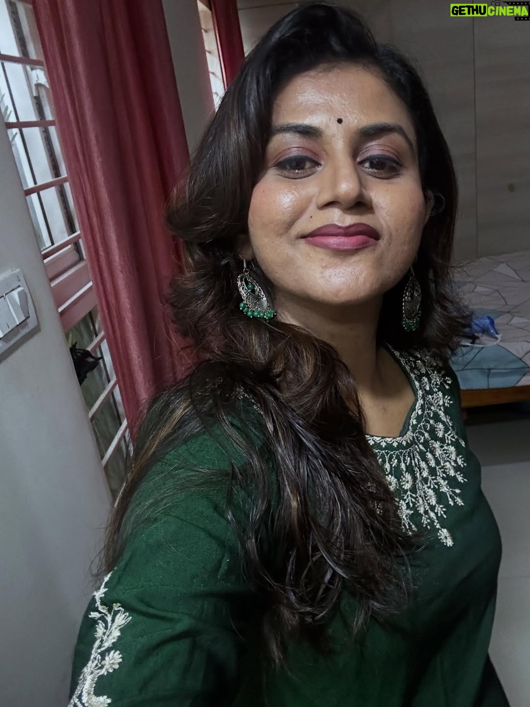 Vani YM - 2.8K Likes - Let’s go with some random clicks 😉