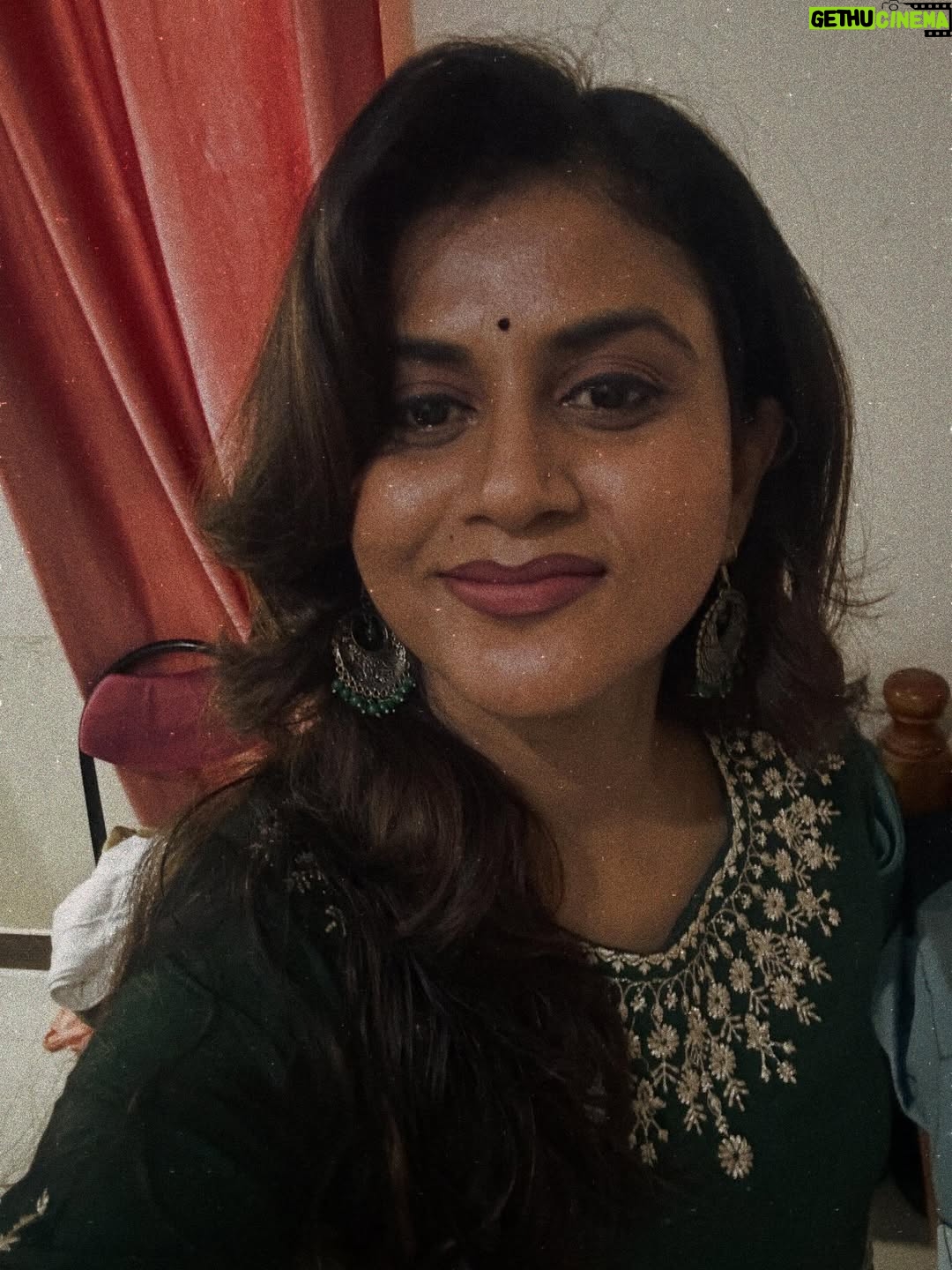 Vani YM - 2.8K Likes - Let’s go with some random clicks 😉