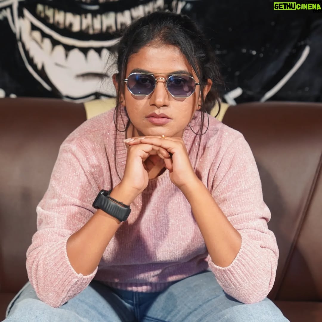 Vani YM - 2K Likes - Honestly always LATE, all these years not a DAMN thing CHANGED 🤓😆