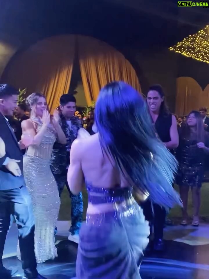 Vania Bludau - 28.5K Likes - Diciembre empezó muy bonito ✨