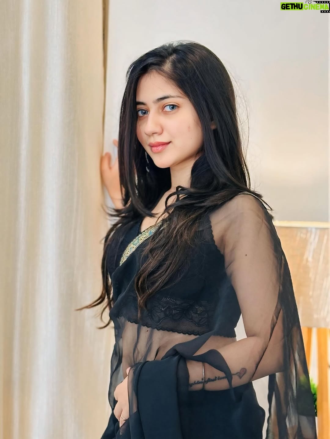Vanshika Kanda - 70.8K Likes - 🖤 #insta #instagram #instagood #instadaily #love #instalike #like #follow #photography #photo #photooftheday #viral #trending #likeforlikes #instamood #picoftheday #india #fashion #likes #followforfollowback #nature #instapic #colors #style #explore #life #explorepage #model #beautiful
