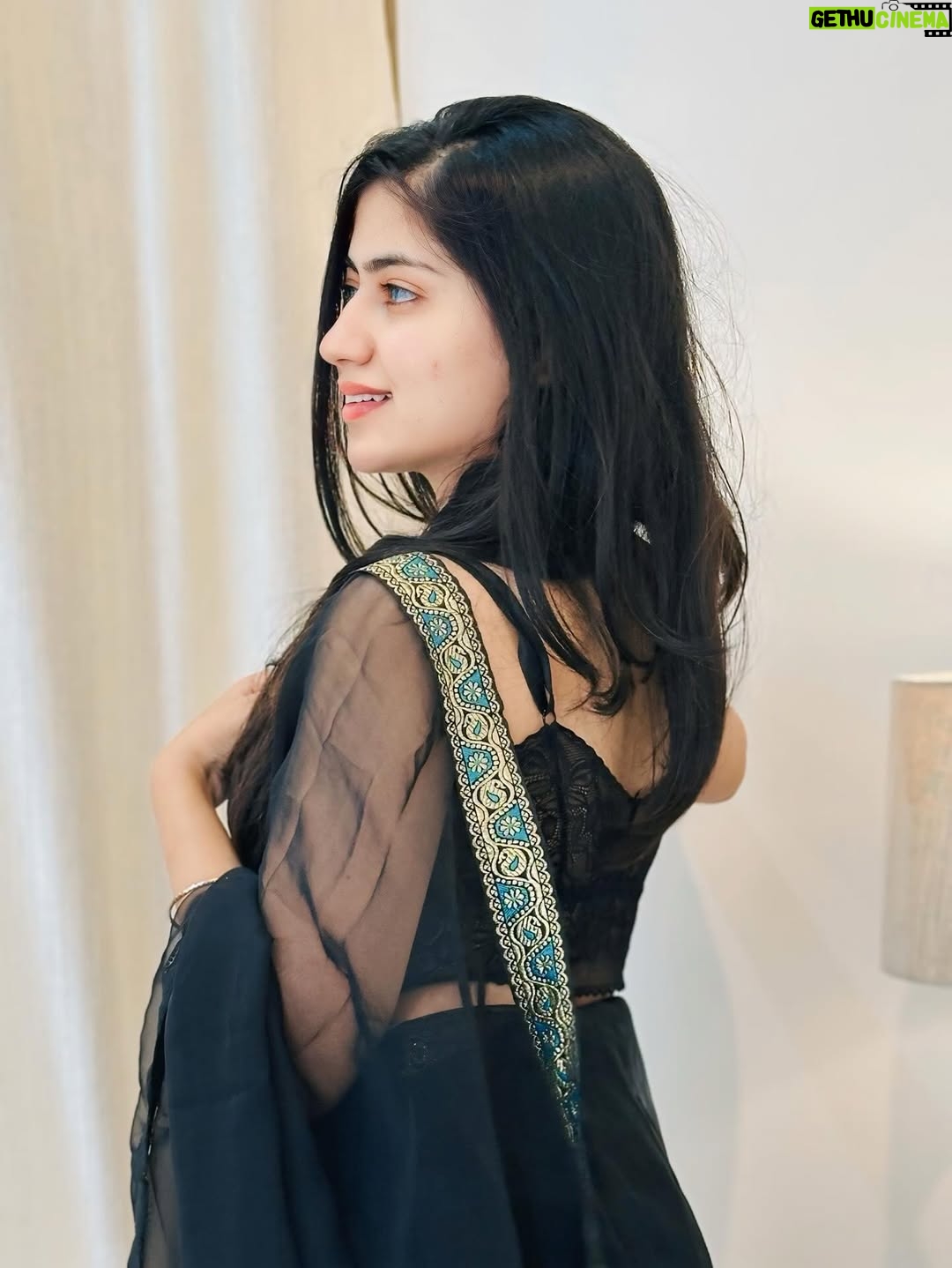 Vanshika Kanda - 70.8K Likes - 🖤 #insta #instagram #instagood #instadaily #love #instalike #like #follow #photography #photo #photooftheday #viral #trending #likeforlikes #instamood #picoftheday #india #fashion #likes #followforfollowback #nature #instapic #colors #style #explore #life #explorepage #model #beautiful