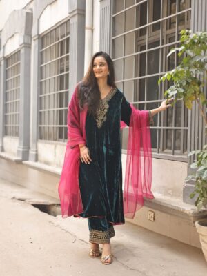 Vanya Bahl Instagram - Top wedding outfits this season from @designersvaultt_ 🌹