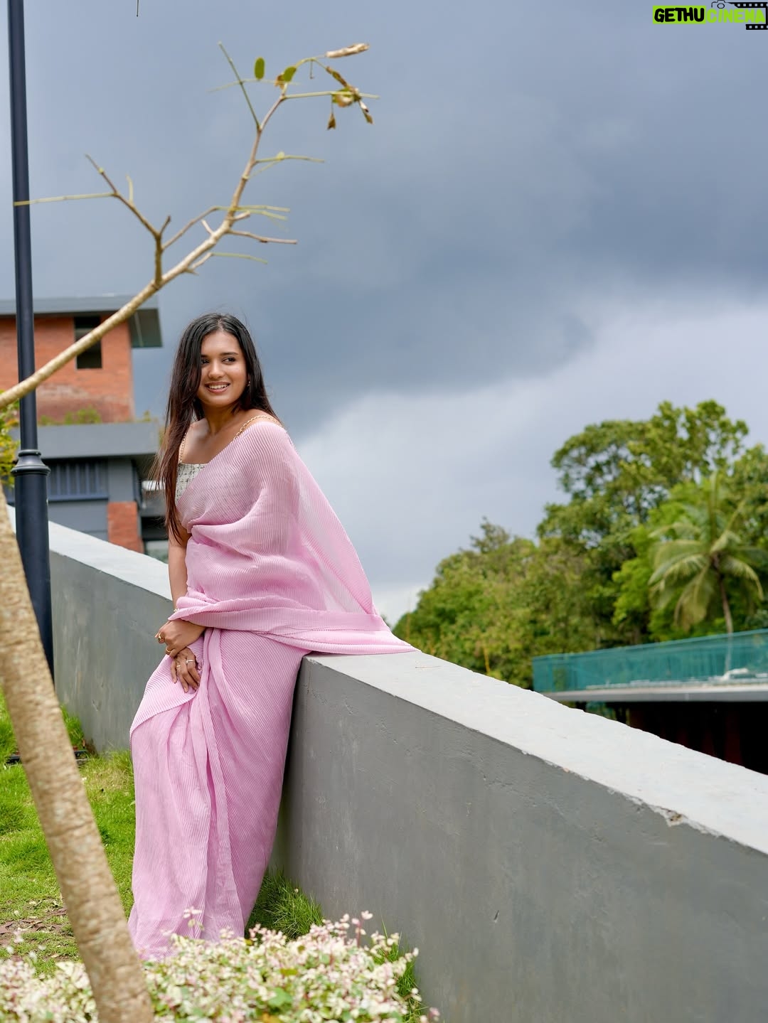 Varsha Kaveri - 98.9K Likes - The view 🌧️🧿

#varshakaveri