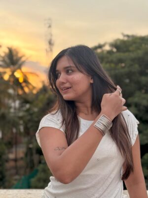 Varsha Kaveri Instagram - Feel my love 🫣🤍🧿
Don’t miss the last picture 🫣

#varshakaveri
