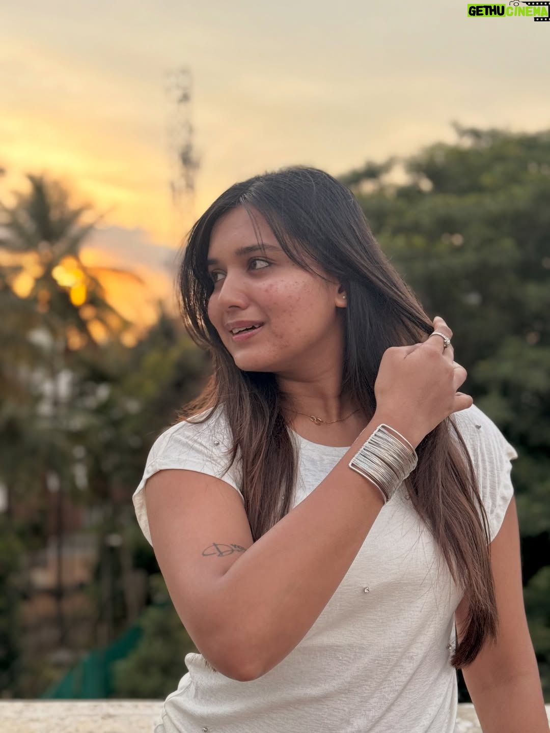 Varsha Kaveri - 96.2K Likes - Feel my love 🫣🤍🧿
Don’t miss the last picture 🫣

#varshakaveri