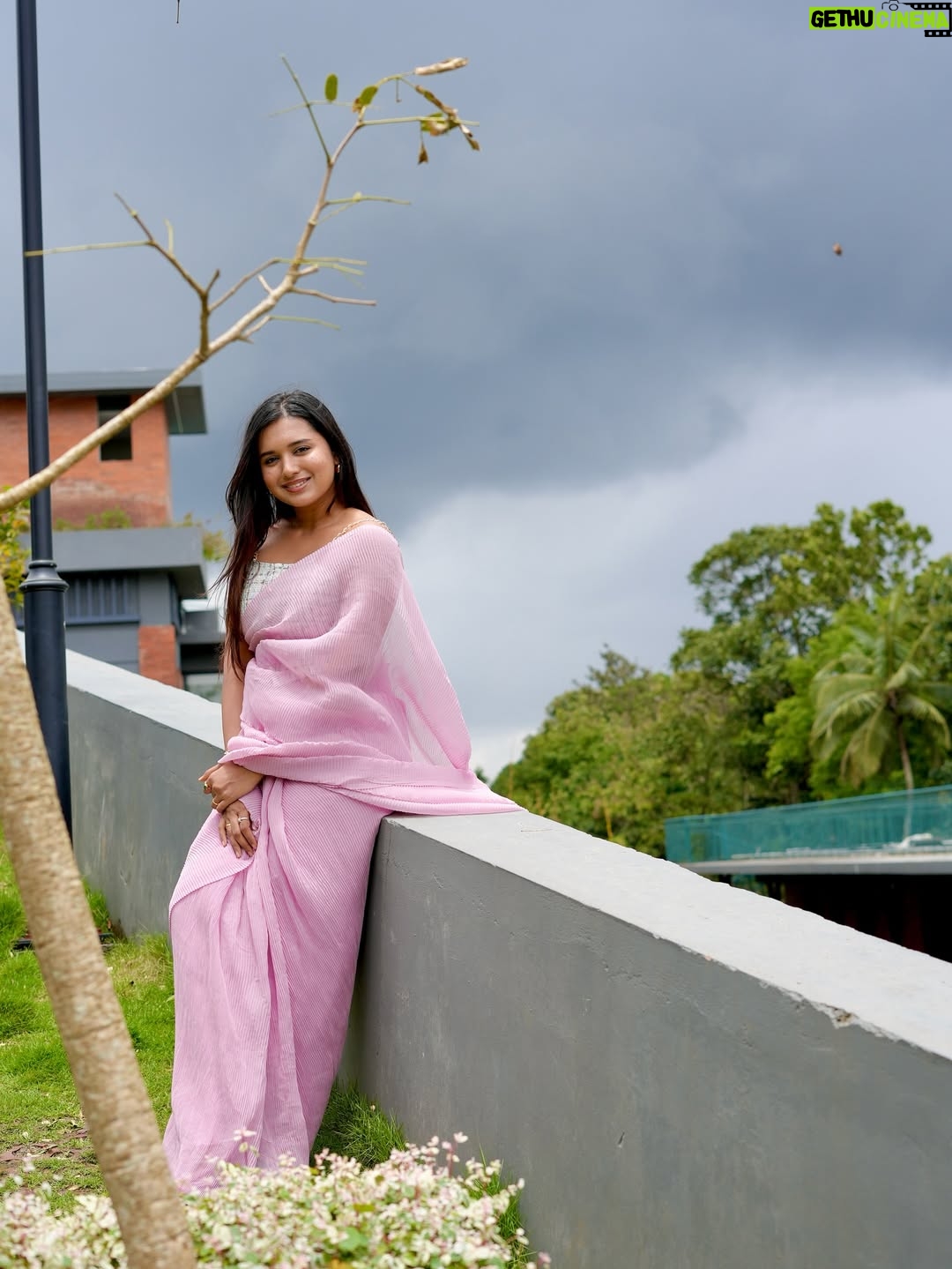 Varsha Kaveri - 98.9K Likes - The view 🌧️🧿

#varshakaveri