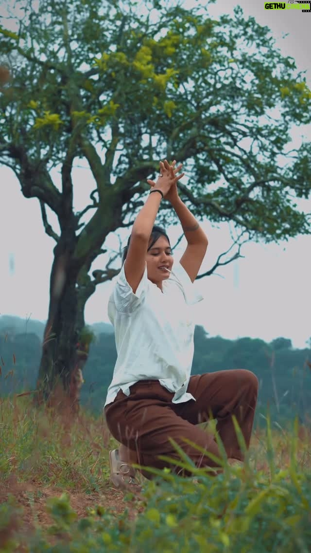 Varsha Kaveri - 206.5K Likes - Hoping on the trend 🧿🫣

#chikirichikiri 
📍 @bobs_and_pops_campsite 

#varshakaveri #reelitfeelit #kannada