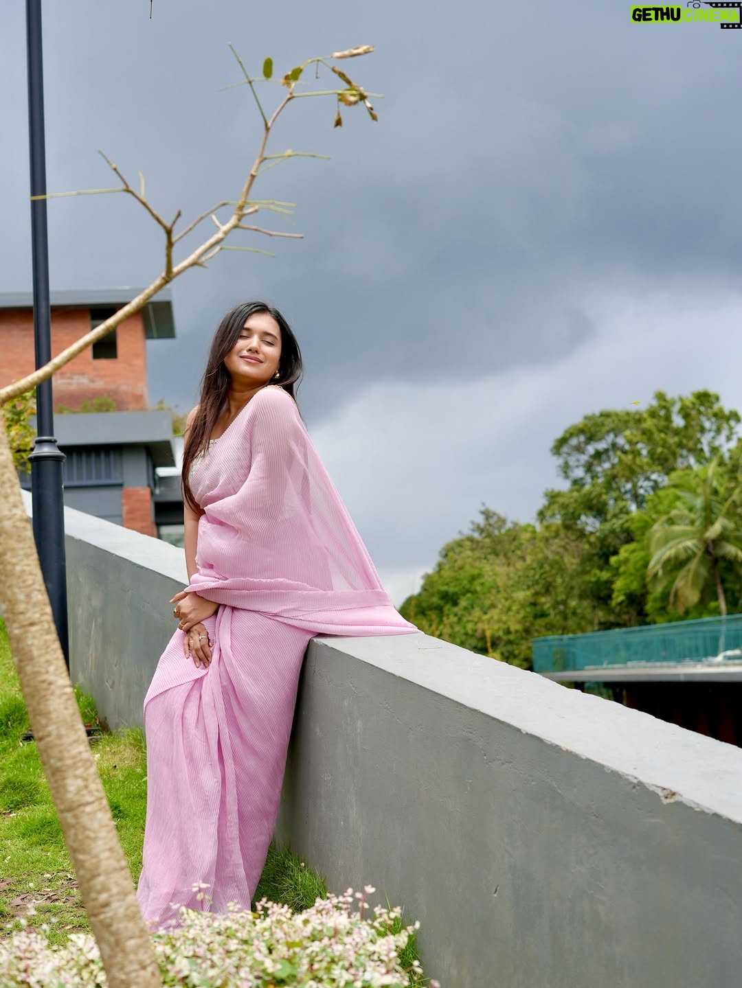 Varsha Kaveri - 98.9K Likes - The view 🌧️🧿

#varshakaveri