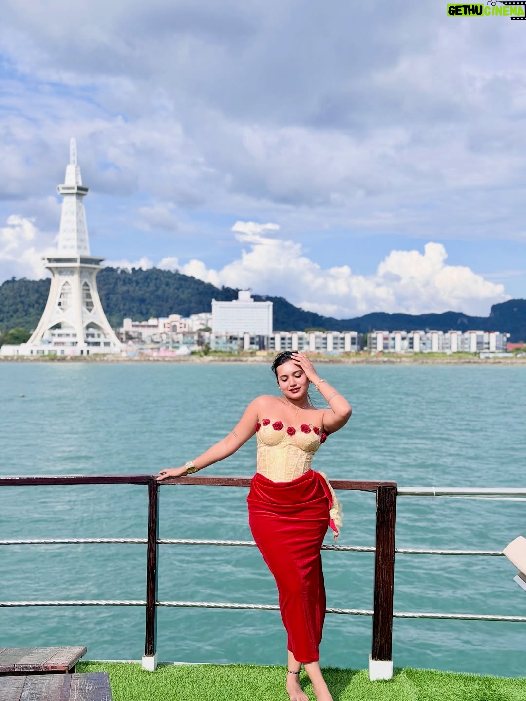 Varsha Kaveri - 122K Likes - Serving birthday looks & main character energy 💋🧿

#varshakaveri #birthday
