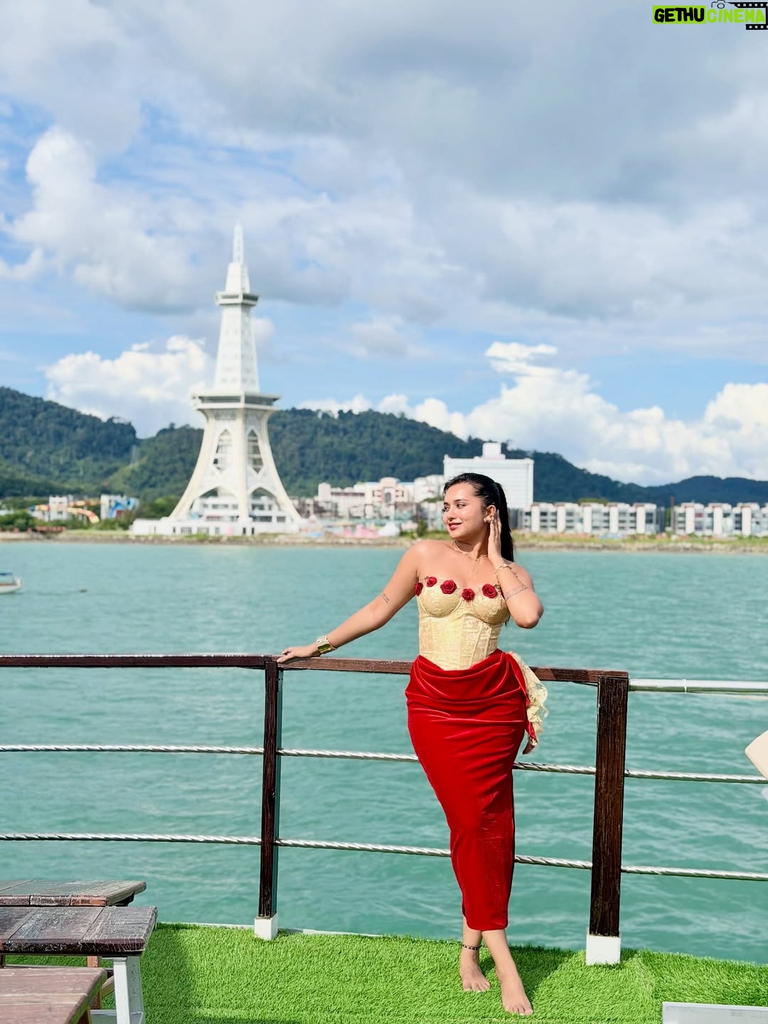 Varsha Kaveri - 122K Likes - Serving birthday looks & main character energy 💋🧿

#varshakaveri #birthday