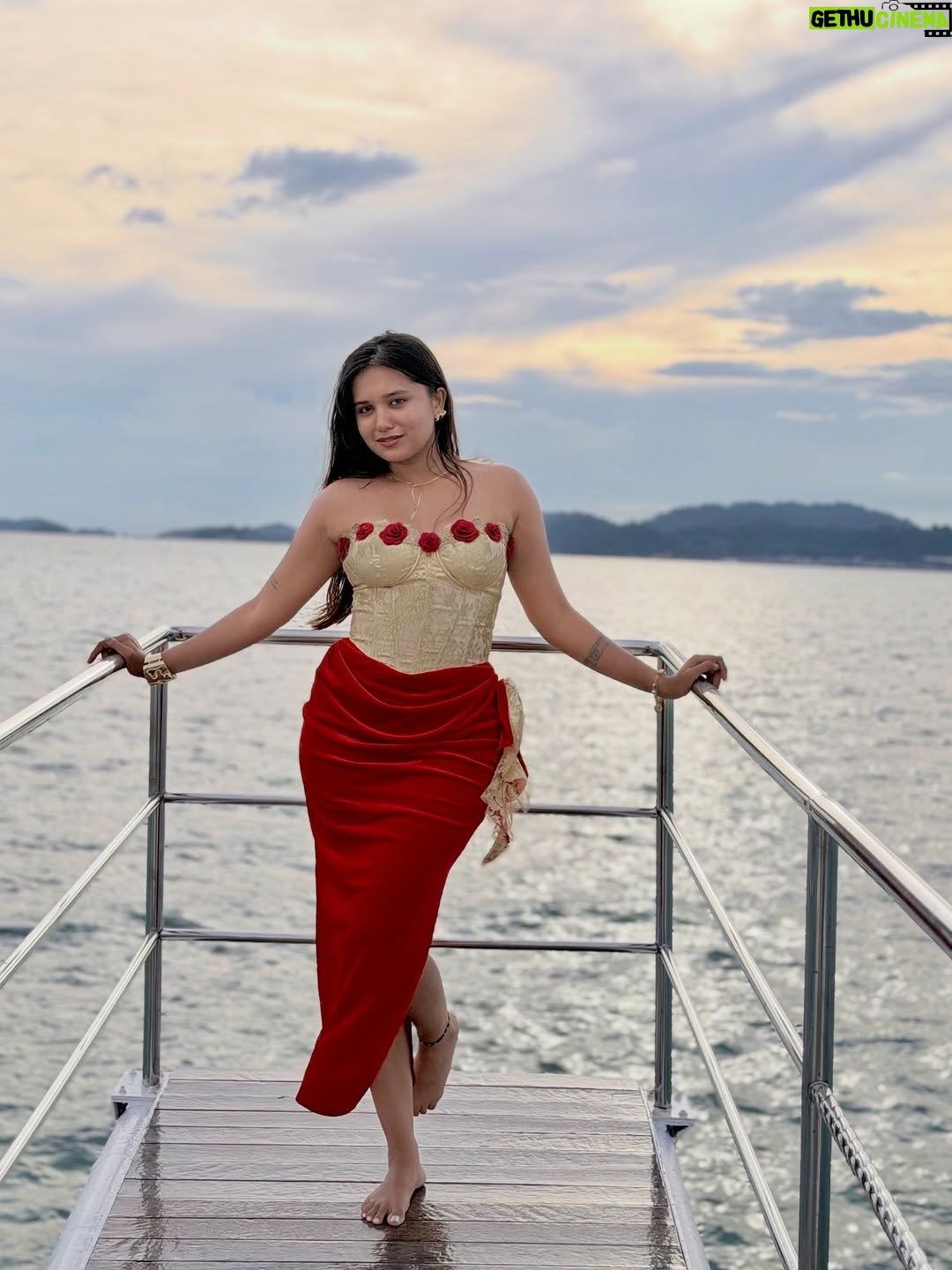 Varsha Kaveri - 122K Likes - Serving birthday looks & main character energy 💋🧿

#varshakaveri #birthday