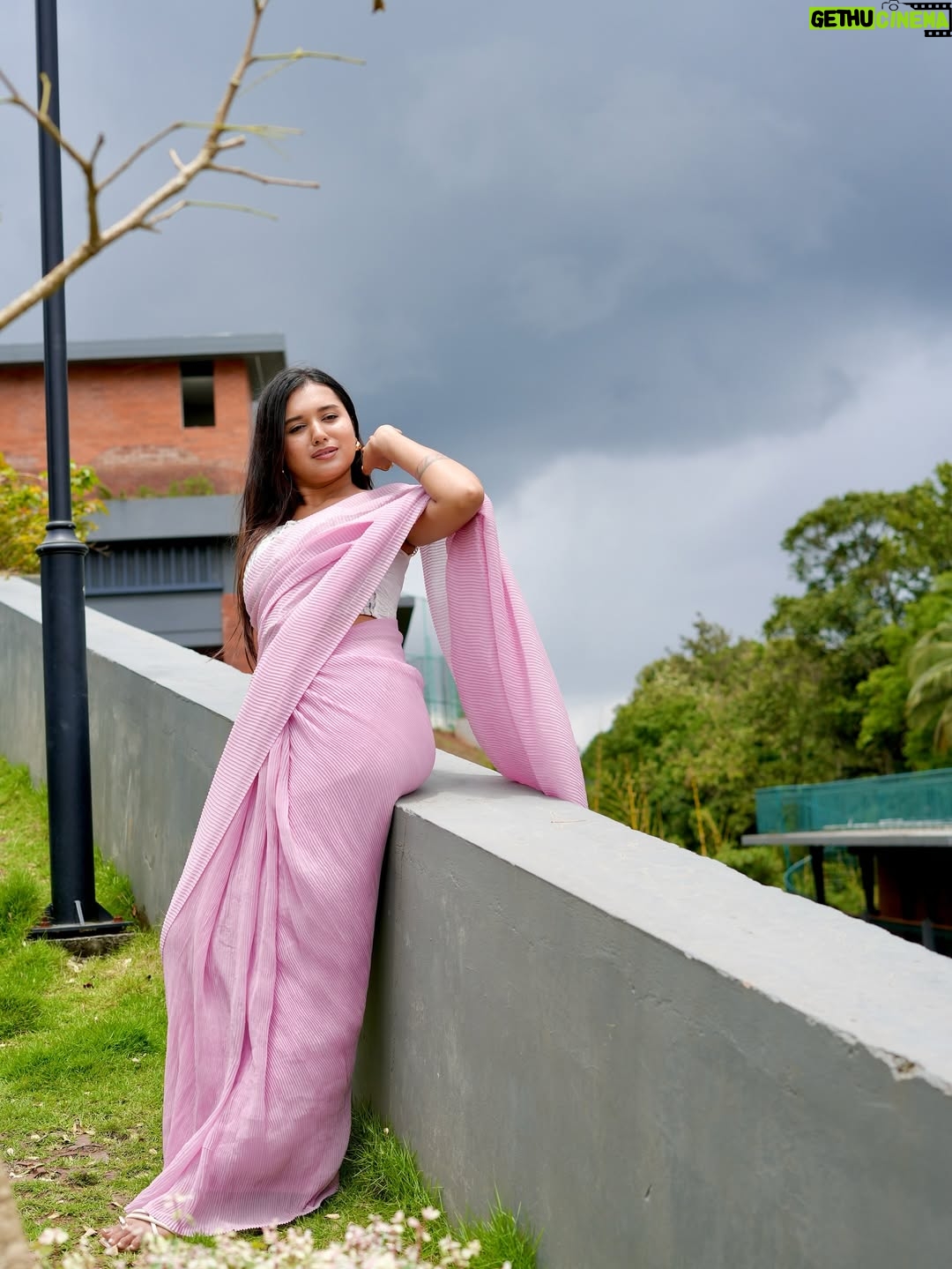 Varsha Kaveri - 98.9K Likes - The view 🌧️🧿

#varshakaveri