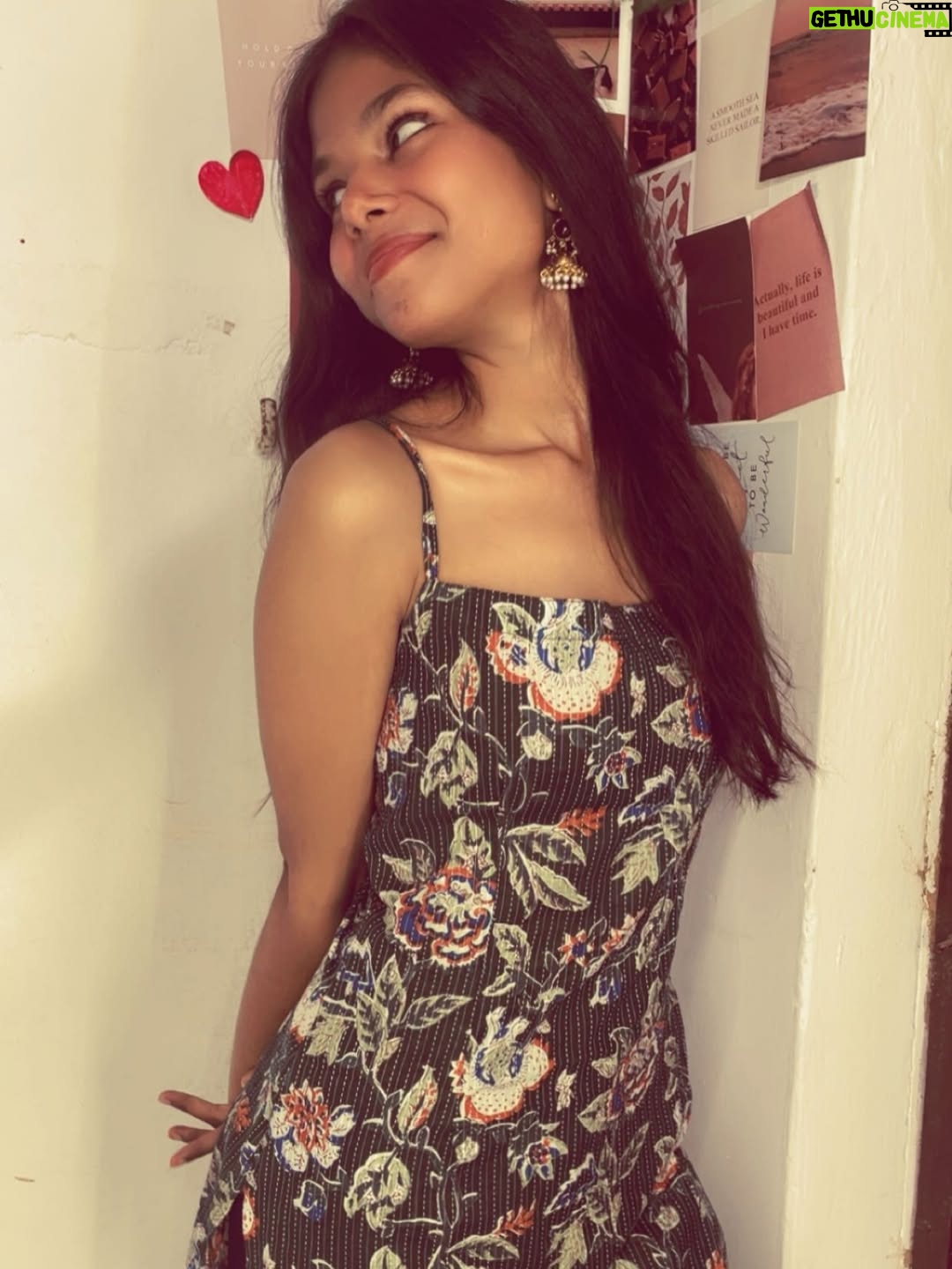 Varsha Sapna - 2.3K Likes - 👀💕🎀✨….. @rajamthreads 
#instagram #reelitfeelit #reelkarofeelkaro #goviral #ᴇxᴘʟᴏʀᴇᴘᴀɢᴇ