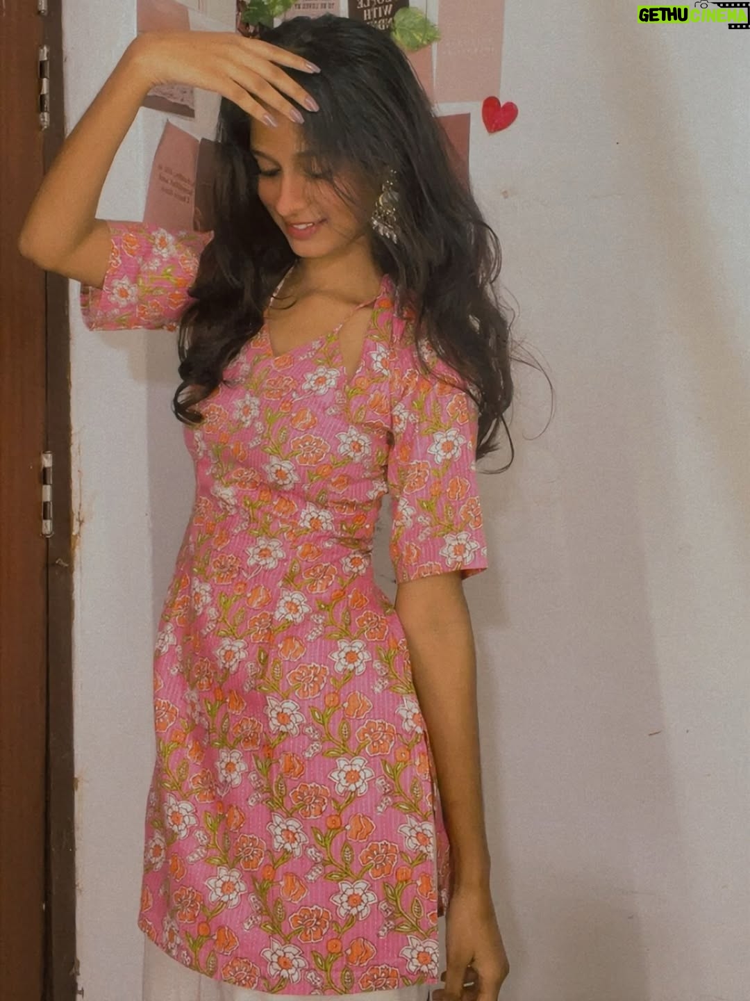 Varsha Sapna - 2.3K Likes - 👀💕🎀✨….. @rajamthreads 
#instagram #reelitfeelit #reelkarofeelkaro #goviral #ᴇxᴘʟᴏʀᴇᴘᴀɢᴇ