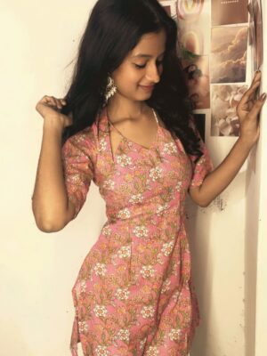 Varsha Sapna Instagram - 👀💕🎀✨….. @rajamthreads
#instagram #reelitfeelit #reelkarofeelkaro #goviral #ᴇxᴘʟᴏʀᴇᴘᴀɢᴇ