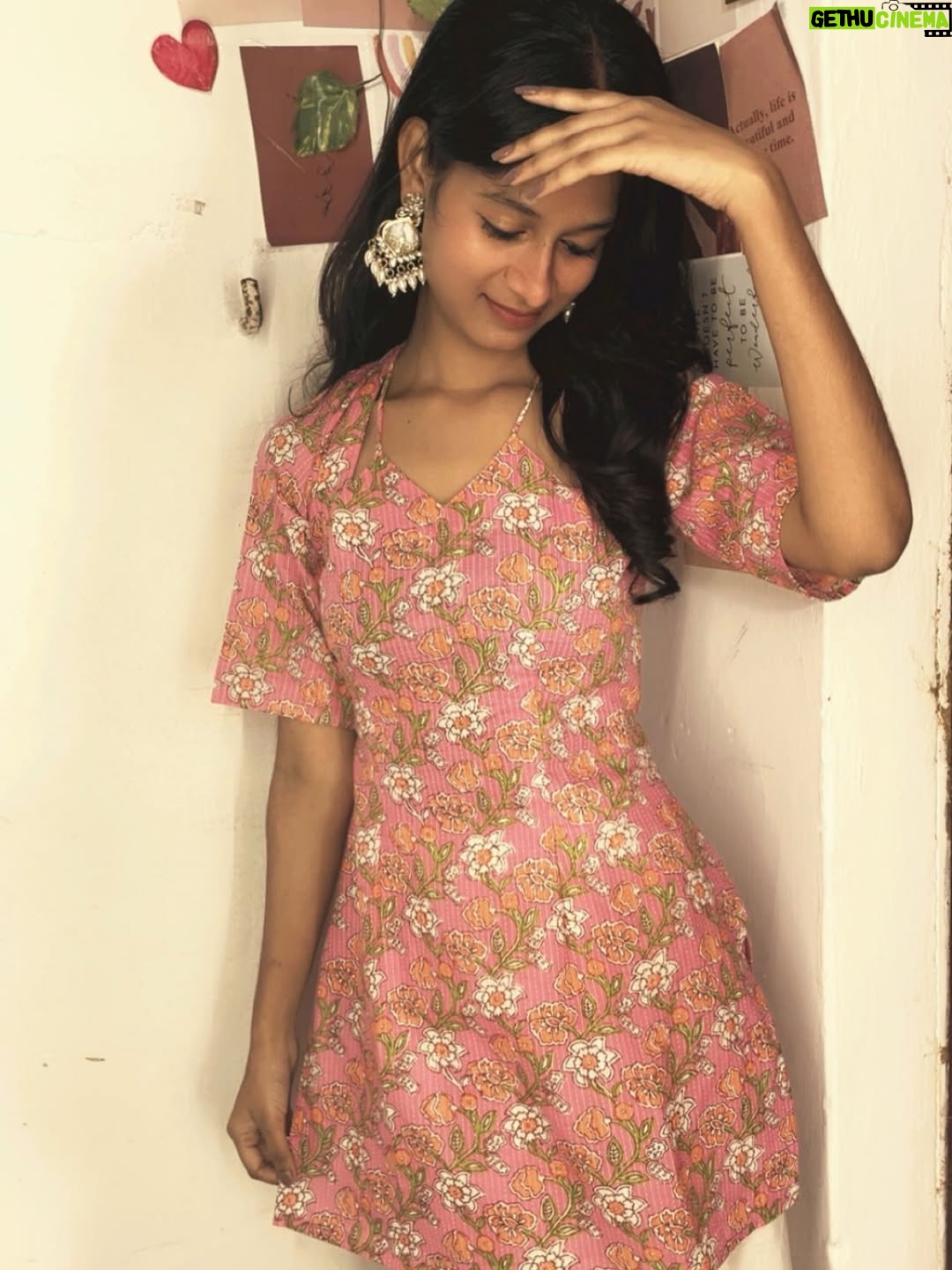 Varsha Sapna - 2.3K Likes - 👀💕🎀✨….. @rajamthreads 
#instagram #reelitfeelit #reelkarofeelkaro #goviral #ᴇxᴘʟᴏʀᴇᴘᴀɢᴇ