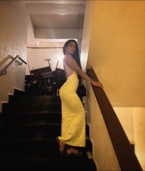 Vartika Jha Instagram - 💛💛✨✨ 

👗 @pinky_sodhi23 di hehe😘