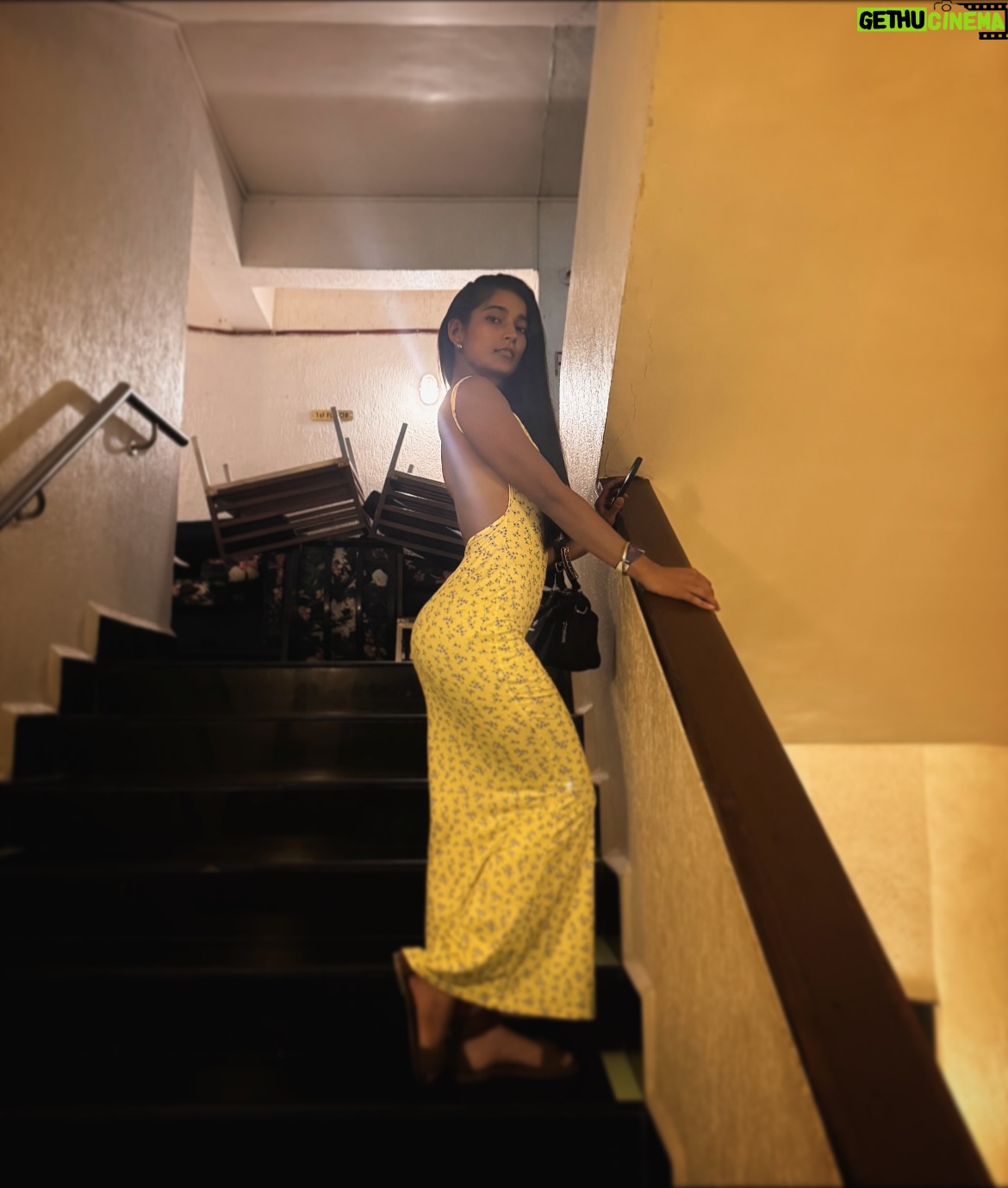 Vartika Jha - 88.5K Likes - 💛💛✨✨ 

👗 @pinky_sodhi23 di hehe😘