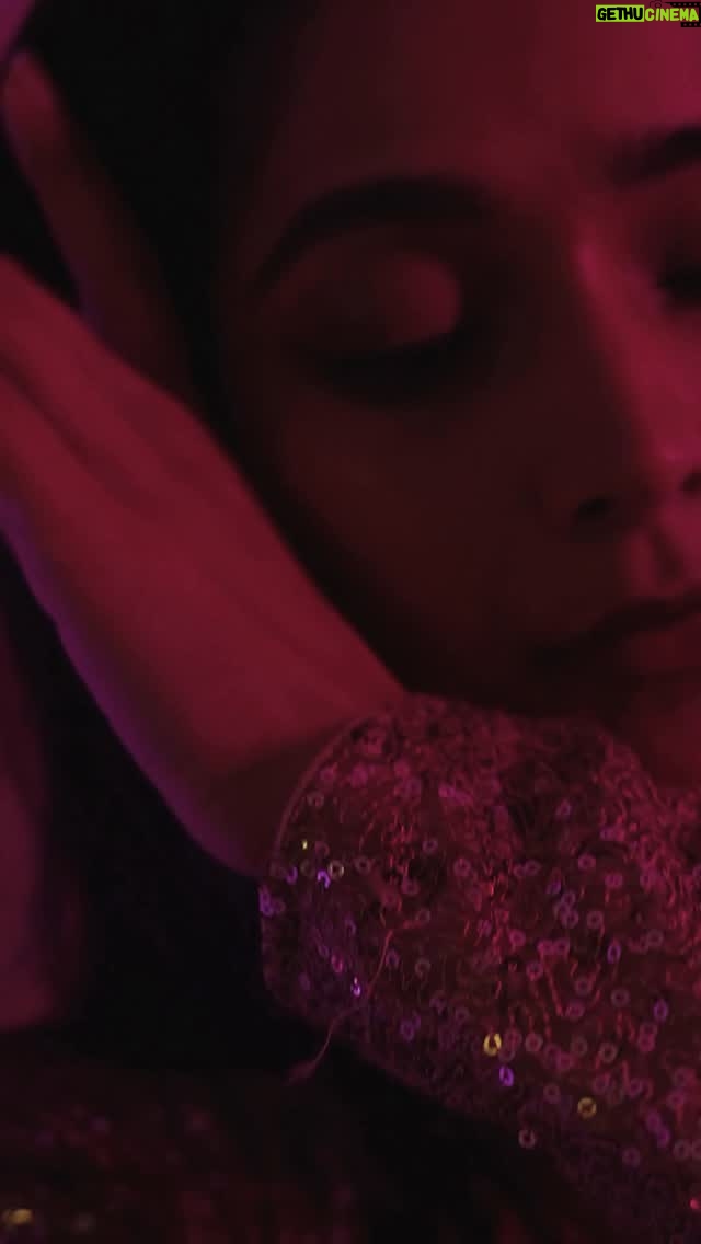 Vartika Jha - 82.7K Likes - Dilbar ki aankhon ka ❤️

@norafatehi  @rashmeetkaur @jigarsaraiya ❤️

Short by - @joshuaaaaaaaa7 bhaiya❤️

Beautiful costume by @buyrent.kg  thank you ❤️

Space.  @byoustudio.in ❤️

#dancewithnora #thamma