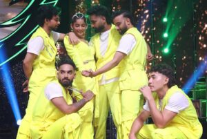 Vartika Jha Instagram - ATTITUDE AISA JAISE FINALIST HAI HUM 🔥🔥🔥🔥🔥

@rupesh_soniii @jhavartika @paramdeepsingh_official @theakashthapa @subhranilpaul1111 ❤️❤️🫂🫂

#vaibhavghuge #vartikajha #rupeshsoni #paramdeepsingh #akashthapa #vaibhavghuge #blessed #gratitude
