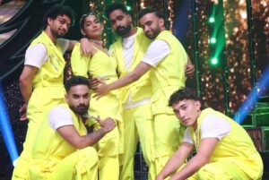 Vartika Jha Instagram - ATTITUDE AISA JAISE FINALIST HAI HUM 🔥🔥🔥🔥🔥

@rupesh_soniii @jhavartika @paramdeepsingh_official @theakashthapa @subhranilpaul1111 ❤️❤️🫂🫂

#vaibhavghuge #vartikajha #rupeshsoni #paramdeepsingh #akashthapa #vaibhavghuge #blessed #gratitude