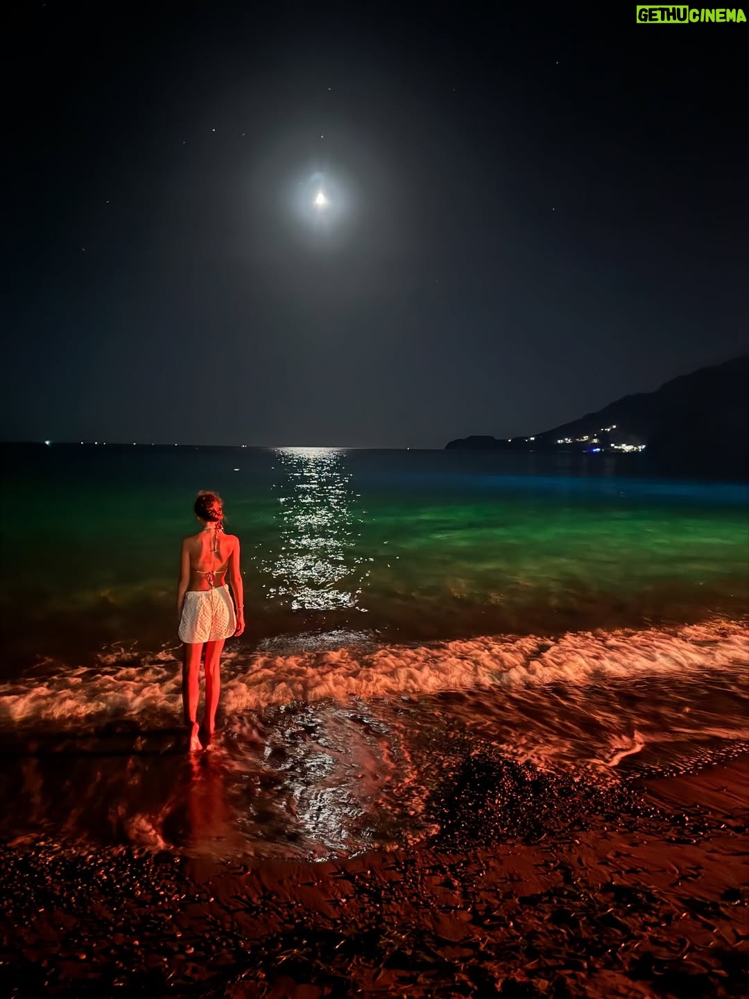 Vaso Laskaraki - 29.1K Likes - Hello September 🧿
——————————
-Τελευταίες φωτογραφίες του Αυγούστου
στην Νότια Κρητη … με αυτήν την όμορφη ανάμνηση ετοιμαζόμαστε για την επιστροφή μας ! Ήτανε το ωραιότερο κλείσιμο του φετινού καλοκαιριού 💙
@lefteris.soultatos 
#memories #moments #tokalokairimou #familygoals