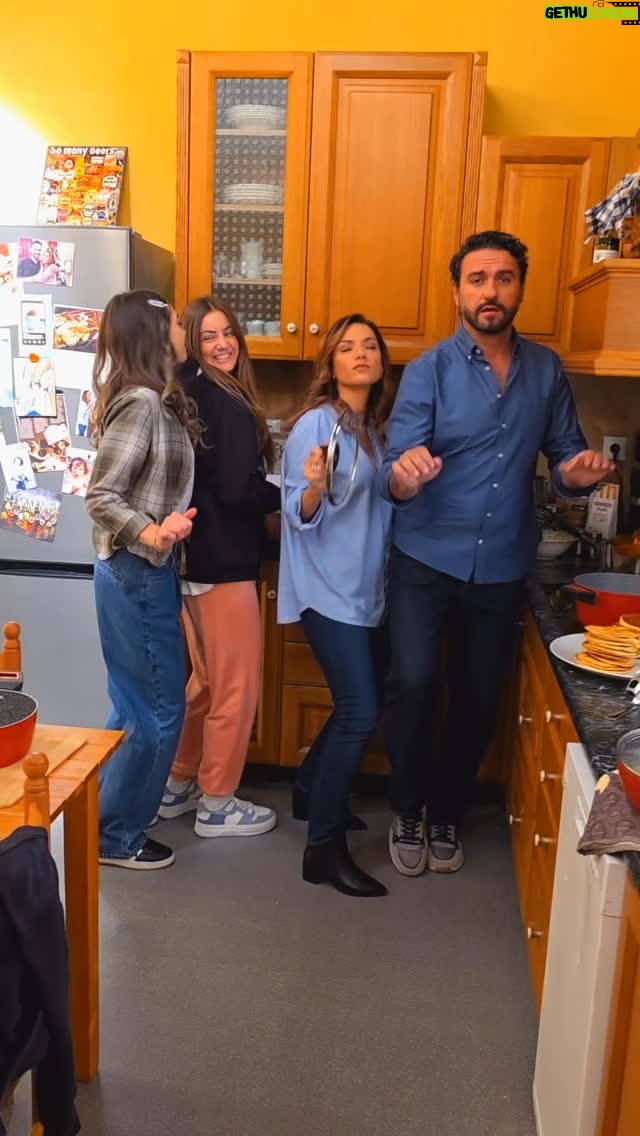 Vaso Laskaraki - 48K Likes - Χρειάστηκαν δέκα δευτερόλεπτα ανάμεσα στις σκηνές για να διαπρέψουμε και σήμερα 😝
Video by @leeloogregoriadou 
#onset #tosoisou #backstage