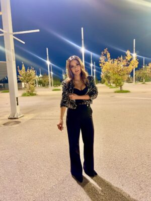 Vaso Laskaraki Instagram - Sparkling in the night 🌙✨
——————————————
#shiny #walkingaround #wensdayvibes #jacket by @dorinasavva