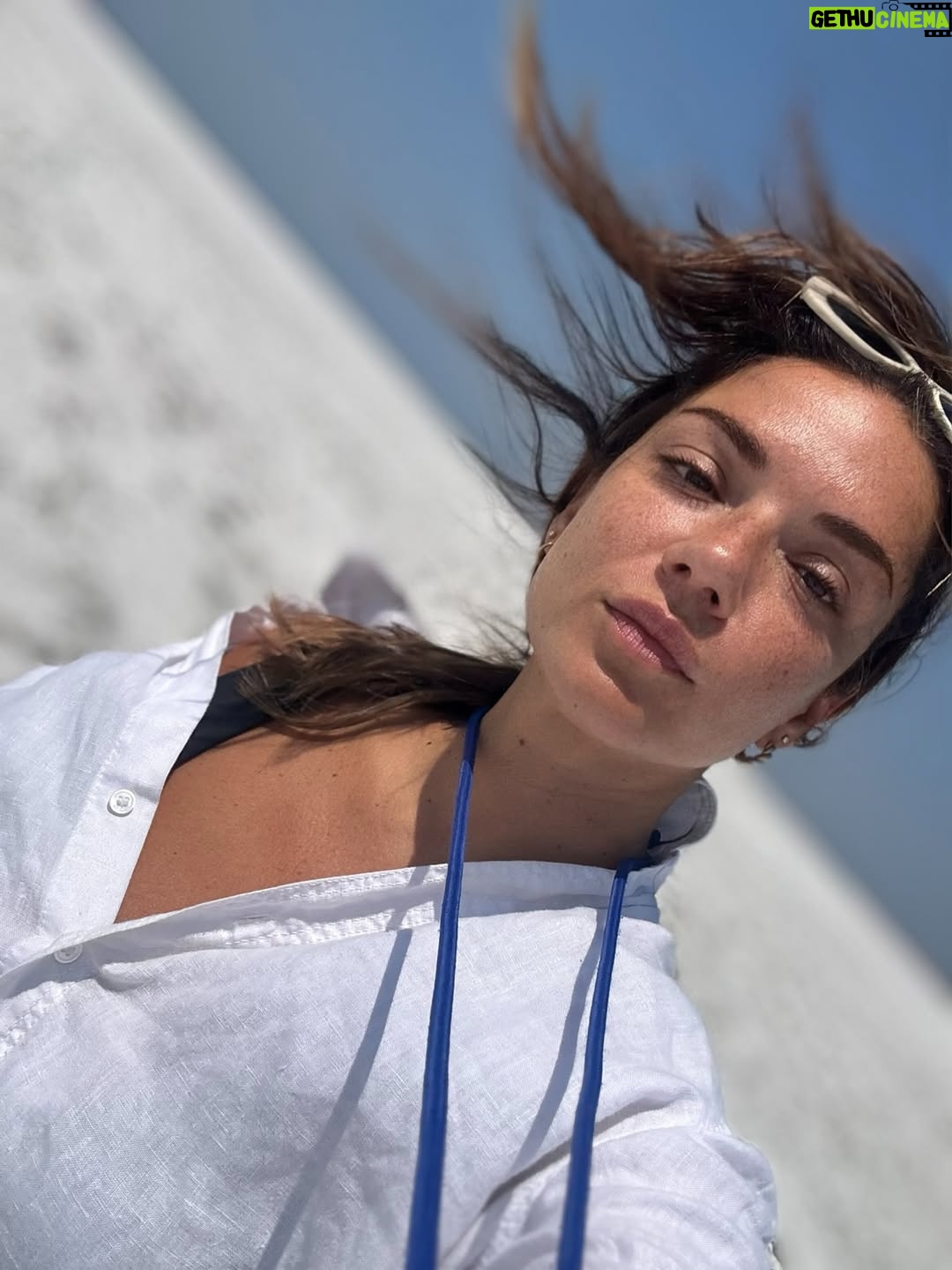 Vaso Laskaraki - 25.3K Likes - Σε μαγικά νησιά ….🏝️
Λημνος 
📍το 8ο μεγαλύτερο νησί μας 
📍με πλούσια ιστορία 
📍με ατελείωτα πράγματα να εξερευνήσεις -που ίσως μια φορά δε θα σου φτάσει- 
📍φαγητό που λέει πολλά 🤤 
📍Παραλίες πολλες κι όλες κρυστάλλινες 
#lemnos #alykes #ammothines #faraklo