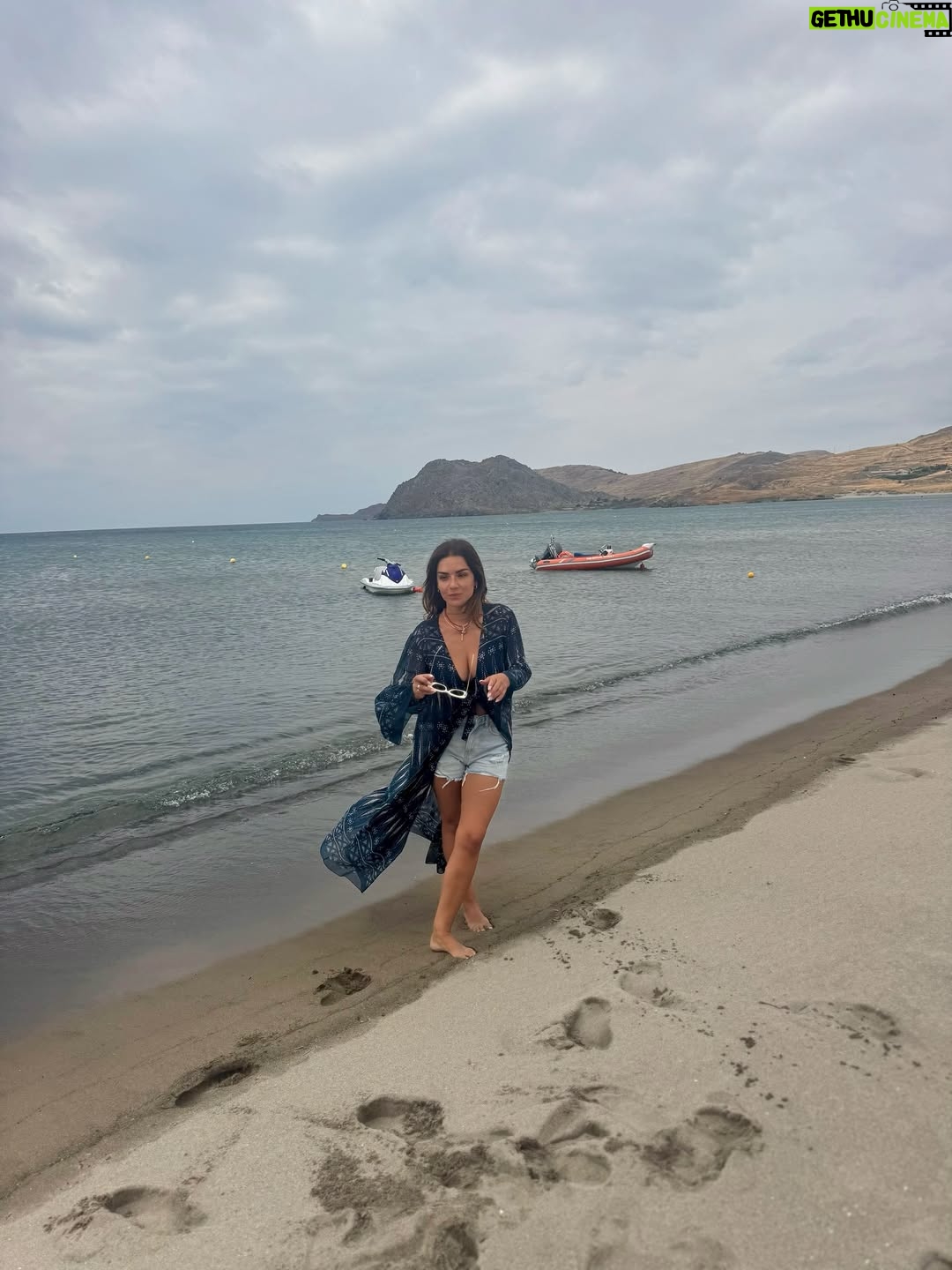 Vaso Laskaraki - 25.3K Likes - Σε μαγικά νησιά ….🏝️
Λημνος 
📍το 8ο μεγαλύτερο νησί μας 
📍με πλούσια ιστορία 
📍με ατελείωτα πράγματα να εξερευνήσεις -που ίσως μια φορά δε θα σου φτάσει- 
📍φαγητό που λέει πολλά 🤤 
📍Παραλίες πολλες κι όλες κρυστάλλινες 
#lemnos #alykes #ammothines #faraklo