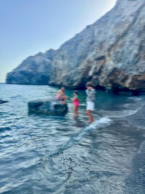 Vaso Laskaraki Instagram - Hello September 🧿
——————————
-Τελευταίες φωτογραφίες του Αυγούστου
στην Νότια Κρητη … με αυτήν την όμορφη ανάμνηση ετοιμαζόμαστε για την επιστροφή μας ! Ήτανε το ωραιότερο κλείσιμο του φετινού καλοκαιριού 💙
@lefteris.soultatos
#memories #moments #tokalokairimou #familygoals