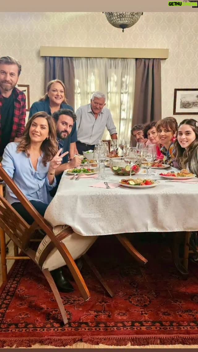 Vaso Laskaraki - 71.6K Likes - Πρώτο τραπέζι Χαμπέων σήμερα …. 
Ανάθεμα κι αν σταυρώσαμε ατάκα από τα γέλια 😝😝😝😝😝
#tosoisou #season6