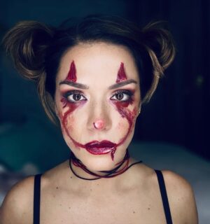 Vaso Laskaraki Instagram - Halloween mood 🧟‍♀️ 🎃 
———————————-
Που λέγαμε και στο χωριό μας ….
#spooky #trickortreat #makeupbyme #δενειχαμετινακανουμε