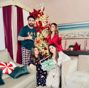 Vaso Laskaraki Instagram - Τα Χριστούγεννα ήρθανε νωρίς στο Σόι μας 🎅🏻🎄
@alphatv #tosoisou #xmas