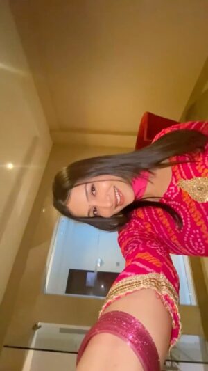 Vasundhara Thakur Instagram - 💕🪷🧿🫶🏻🌙🪐🫖
.
.
.
.
.
.
.
.
#explorepage #explore #trending #vasundharaaa #trend #exploremore #réel #reelitfeelit #reelkarofeelkaro #reelvideo #trending #wedding #weddingdress #outfit #oots #traditional #lehangas #ootn