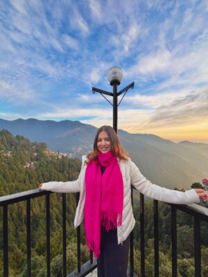 Vasundhara Thakur Instagram - It’s funny how things never change in this old town 🏔️💗> 
.
.
.
#explorepage #explore #travel #vasundharaaa