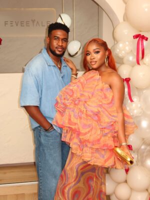 Veekee James Instagram - Doing life with the best business partner I could ever ask for š„¹
Photographer @lyons_studio_
My dress @zurik_rtw
Styling @regal.by.dovin
Hair @hairbyadefunkeee
Hair styling @sheyz_touch
Makeup @dumsyglowtouch