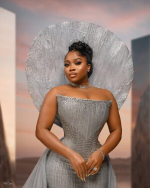 Veekee James Instagram - Let the Night Officially Begin! š
#Veekees30thSoiree
ā¢
Photography @felixcrown
Dress: @veekeejames_official
Stylist @style_by_ruvero
Hair @adefunkeee
Makeup @ariyike_mua