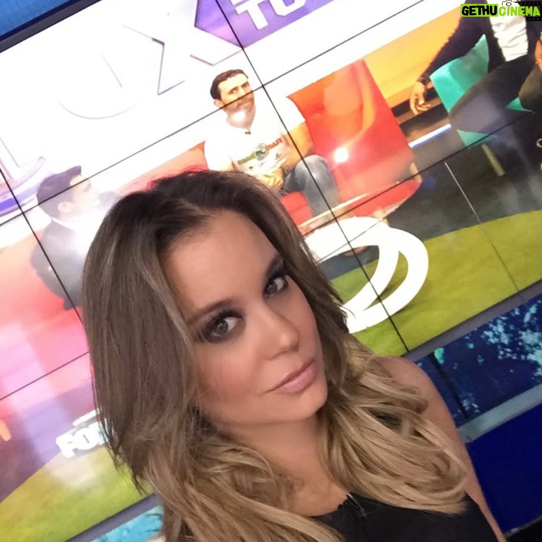 Vero Rodríguez - 5.6K Likes - 2016  is that you??? Sirviendo mucho peróxido, lucha, olímpicos, motorsports, playa y con la inmensa satisfacción de diez años después, sentirme aún más bendecida ✨

Ps La última es mi favorita porq esta sucediendo de todo