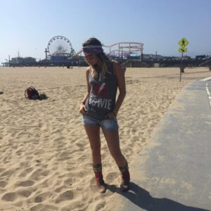 Vero Rodríguez Instagram - 2016  is that you??? Sirviendo mucho peróxido, lucha, olímpicos, motorsports, playa y con la inmensa satisfacción de diez años después, sentirme aún más bendecida ✨

Ps La última es mi favorita porq esta sucediendo de todo
