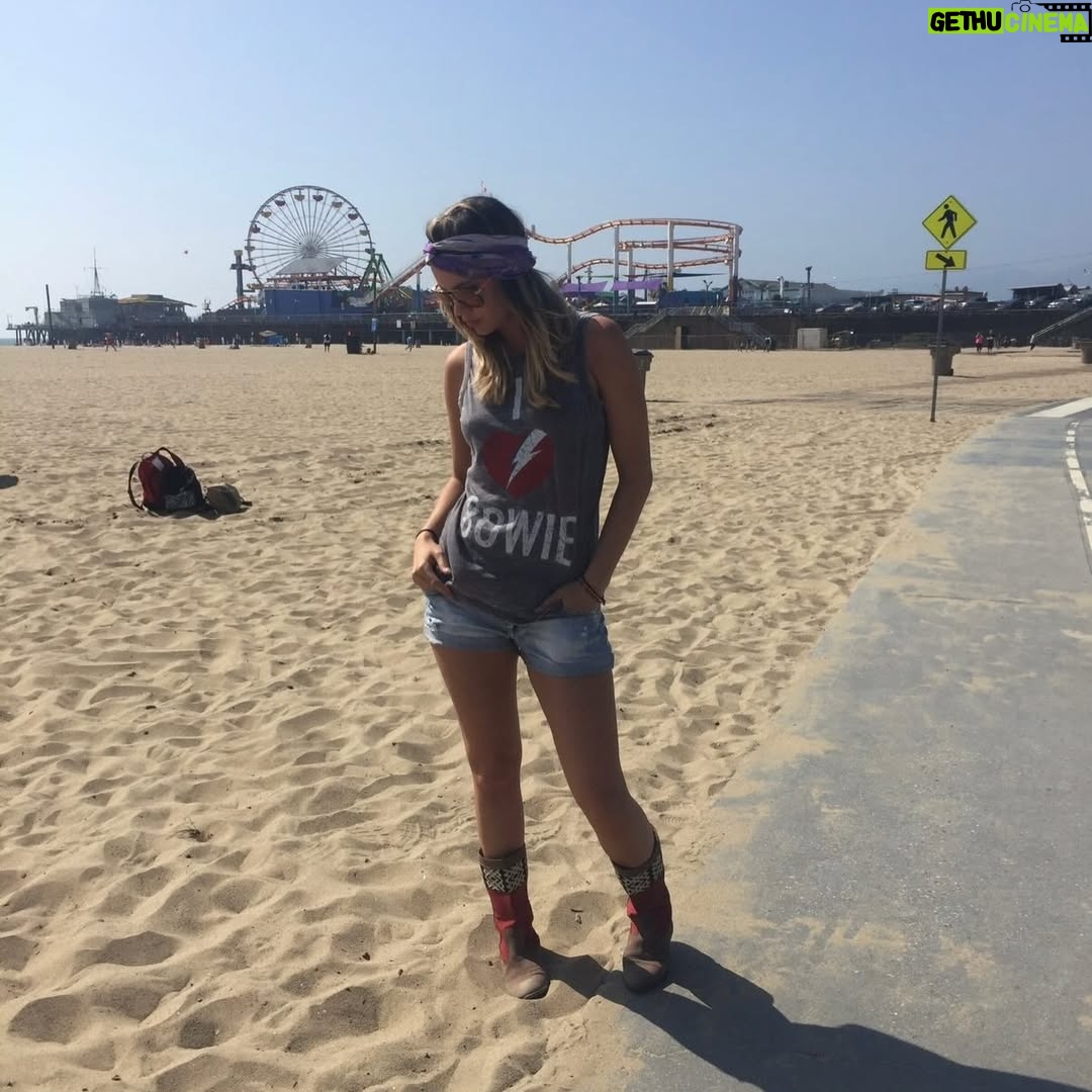 Vero Rodríguez - 5.6K Likes - 2016  is that you??? Sirviendo mucho peróxido, lucha, olímpicos, motorsports, playa y con la inmensa satisfacción de diez años después, sentirme aún más bendecida ✨

Ps La última es mi favorita porq esta sucediendo de todo