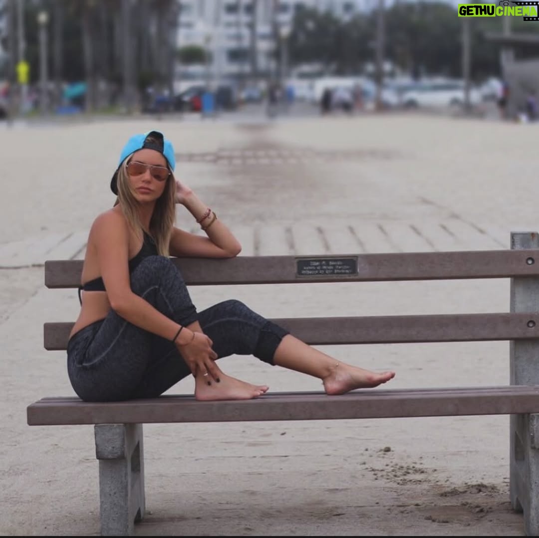 Vero Rodríguez - 5.6K Likes - 2016  is that you??? Sirviendo mucho peróxido, lucha, olímpicos, motorsports, playa y con la inmensa satisfacción de diez años después, sentirme aún más bendecida ✨

Ps La última es mi favorita porq esta sucediendo de todo